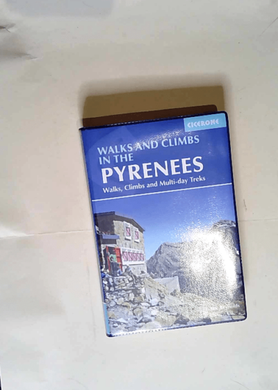 Walks and climbs in the Pyrenees  - Kev Reynolds