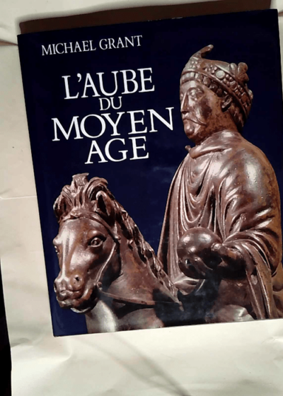 L Aube du Moyen Age  - GRANT Michael