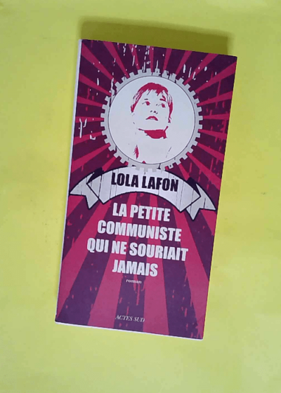 La petite communiste qui ne souriait jamais  - Lola Lafon