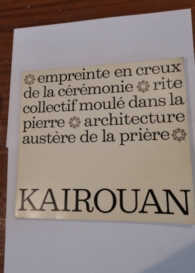 Kairouan - Empreinte au creux de la cérémonie - rite collectif moulé dans la pierre - architecture austère de la prière - Paul Sebag